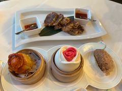 鲍鱼烧卖.玫瑰花卷.天鹅酥三拼-翠园(兴业太古汇店)
