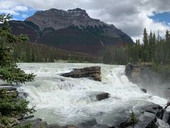 -阿萨巴斯卡瀑布观景点