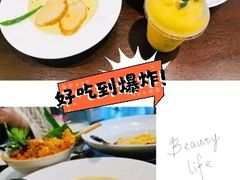 -Chom Cafe and Restaurant