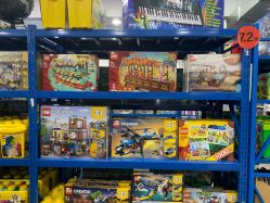 -逝水玩具折扣店