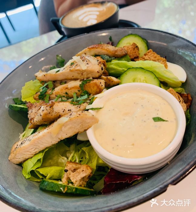 ZEMOCAFE·FUSION FOOD(西交利物浦店)凯撒沙拉配鸡肉图片