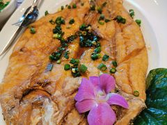 -Chom Cafe and Restaurant