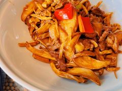 杂菌炒牛肉-桂大叔·砂锅粥·家传闽粤菜(县西巷店)