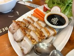 -Chom Cafe and Restaurant