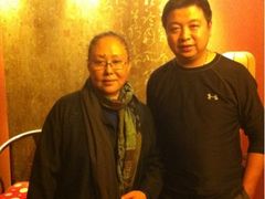 斯琴高娃老师与大厨杨波合影-金陵一哥龙虾(水木秦淮店)