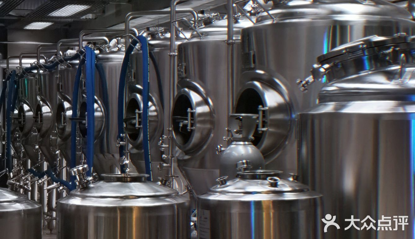 南京新店|把酿酒厂搬进店里的金属工业风精酿酒馆