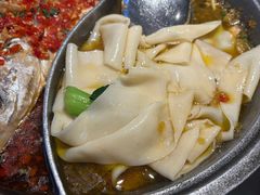-阿瓦山寨·湘菜现炒·剁椒鱼头王(咸阳总店)