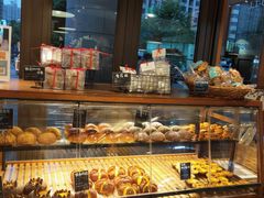 面包甜点陈列柜-Dough&Joe团憩(瑞虹天地月亮湾店)