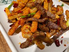 香辣藕条炒牛干巴-云海肴·汽锅鸡·云南菜(美罗城店)