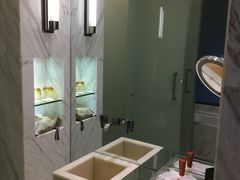 -上海滴水湖皇冠假日酒店