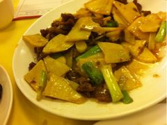 鲜笋炒牛肉-广东温泉宾馆