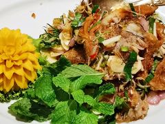 凉拌油炸吻口鱼-Methavalai Sorndaeng