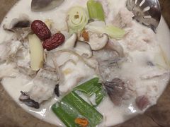 -滇香肴·云南菜蒸汽石锅鱼(云南北路店)