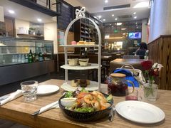 烟熏三文鱼炒大虾藜麦色拉-榖屋house of flour(张江首店)