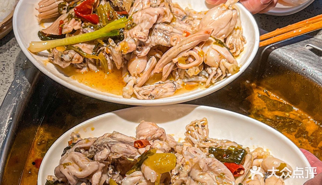 好家伙！头一次吃泡椒酸菜味蛙锅就沦陷了啦  