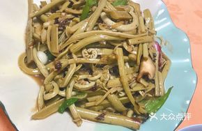 Sour Cabbage Stir-fried with Fern