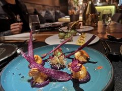 煎虾配紫薯泥薯片及姜味柠檬汁-AZUL by FUEL蓝色·法式酒馆(琶醍店)