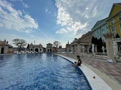 -泉城欧乐堡戏水湾艺术养生温泉