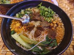 -爆炸头阿姨小四川正宗川味小吃(无任何分店)