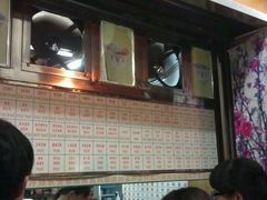 等位区-百花传统甜品店(原址店)