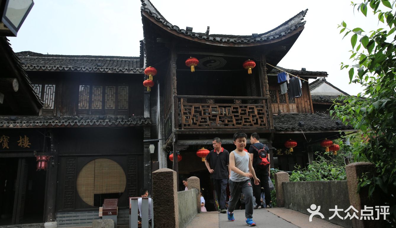 4块钱一块，用料很足，大家排队购买