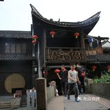 4块钱一块，用料很足，大家排队购买