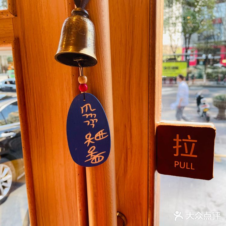 东东老婆涵涵带你探秘面包铺