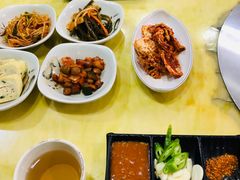 -牛信亭韩国料理·炭火烤肉(紫藤路店)