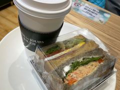 牛肉鸡蛋&辣味蟹棒半伴三明治-多乐之日(田林东路店)