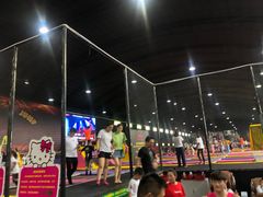 -嘿哟动霸CHUA·新潮玩运动娱乐中心·蹦床滑冰团建乐园