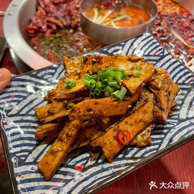 火爆朋友圈的川式火锅——谭鸭血老火锅
