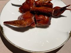 脆皮乳鸽-荣轩(新荣记环球金融中心店)