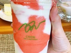 草莓酸奶气泡水-Chom Cafe and Restaurant
