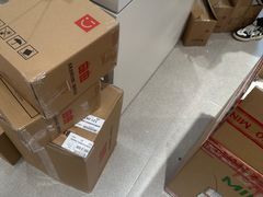 -名创优品(北京新中关购物中心地铁层店)