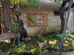 -Chom Cafe and Restaurant