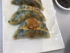 鲜肉煎饺子-圣丰盛宴酒家(东城店)