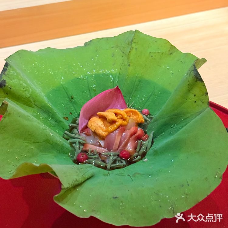 俩人吃的非常饱 食材很新鲜 菜式非常丰富 服务没得说
