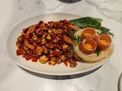 辣子鸡炒馕配芒果蛋黄布丁-丝路有约·优雅新疆菜(万宴城店)