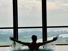 -珠海瑞吉酒店游泳池