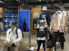 -王府井奥莱临潼小镇(临潼店)