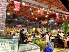 -三亚火车头万人海鲜广场