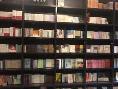 -钟书阁(松江泰晤士小镇店)