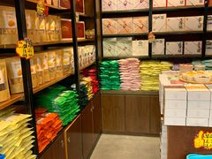 面包甜点陈列柜-黄胜记鼓浪屿肉松店(龙头路店)