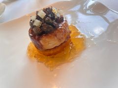 香煎鹅肝配黑橄榄，荔枝酱和吐司-Jean Georges