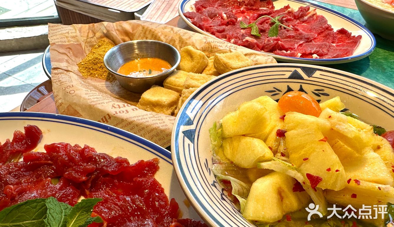 这天气坐在靠窗的位置还蛮舒服的。服务很好