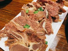 有大肉肉的牛骨-大胃姐·路边牛杂打边炉(云龙华府店)