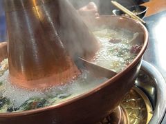 -果松木炭酸菜铜火锅·外婆参鸡汤