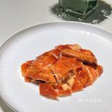 外皮酥脆到掉渣，里面的叉烧肉香嫩，配上酸姜独特的味道