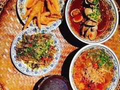 -爆炸头阿姨小四川正宗川味小吃(无任何分店)