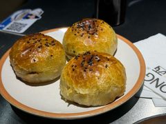 酥皮烤包子-董小西的凉皮和椒麻鸡(三元桥店)